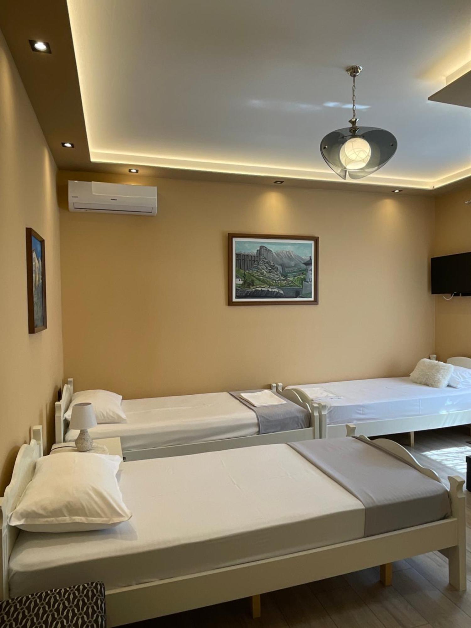 Latifi Guesthouse Gjirokastër 外观 照片