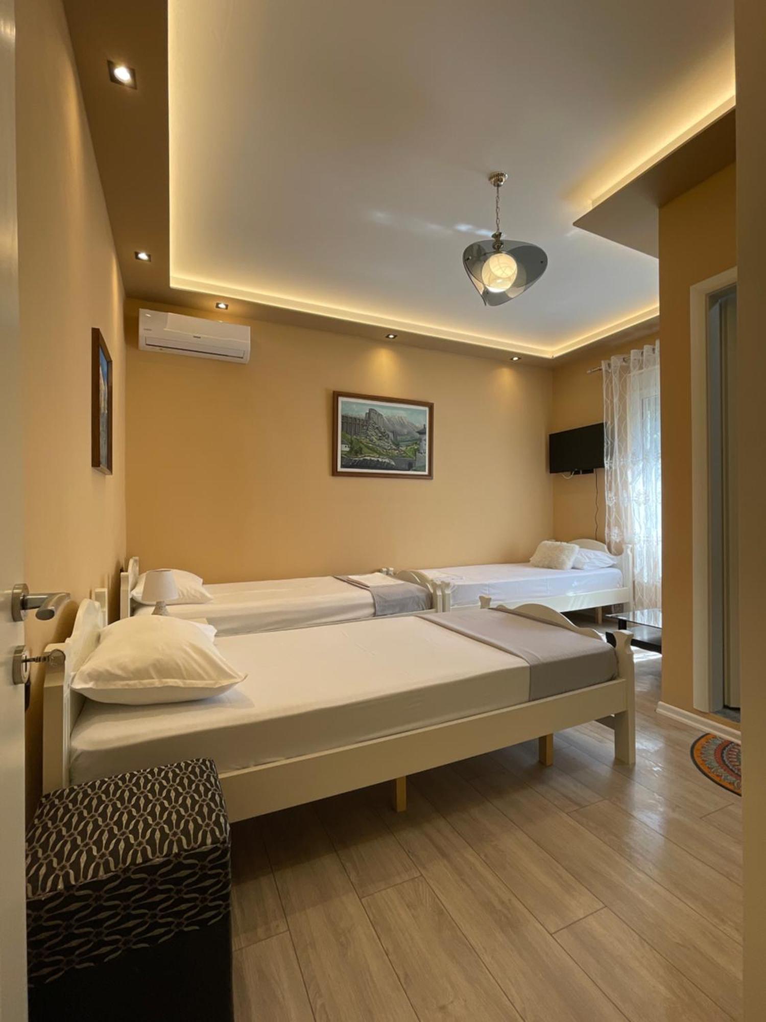 Latifi Guesthouse Gjirokastër 外观 照片