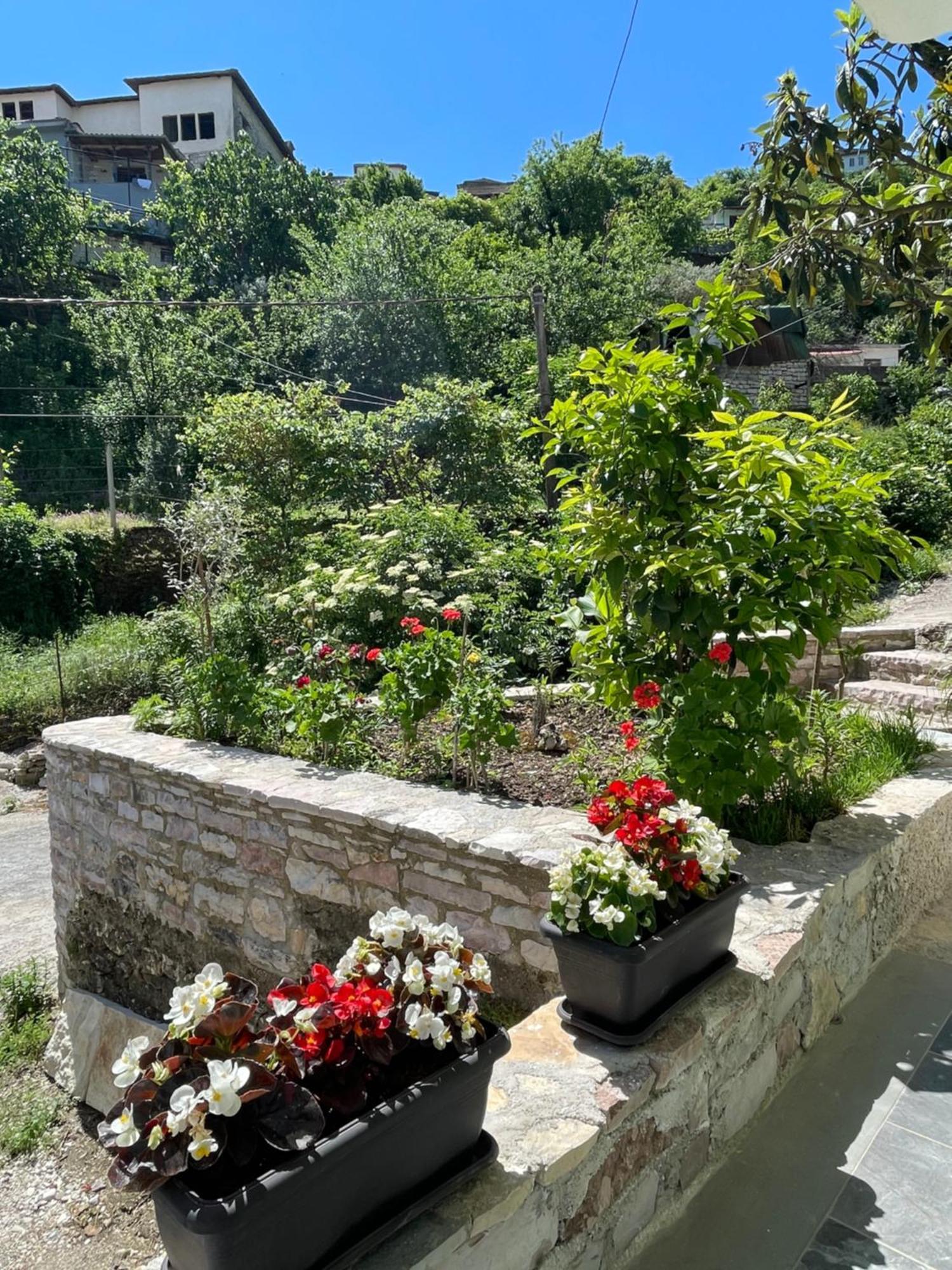 Latifi Guesthouse Gjirokastër 外观 照片