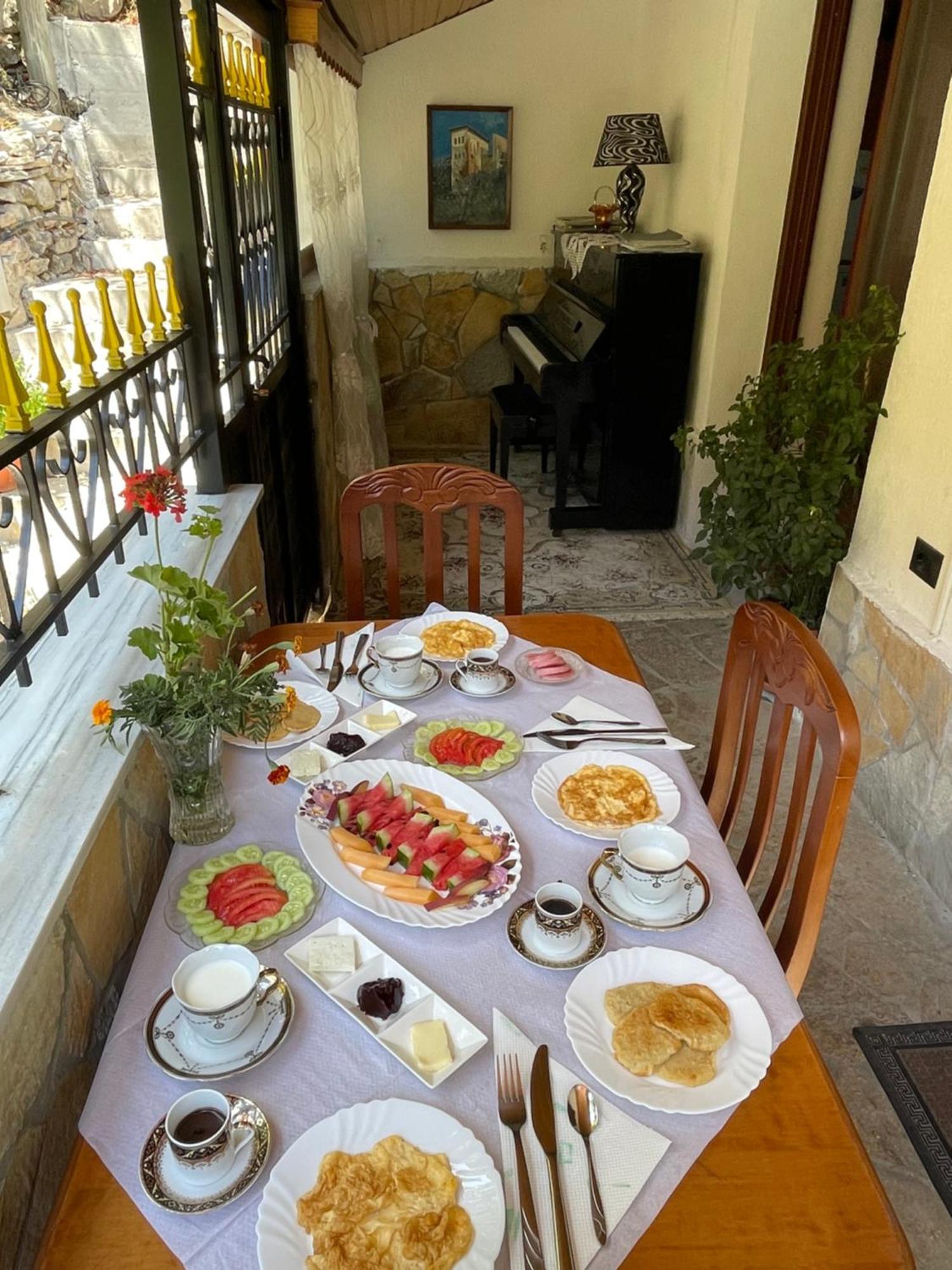 Latifi Guesthouse Gjirokastër 外观 照片