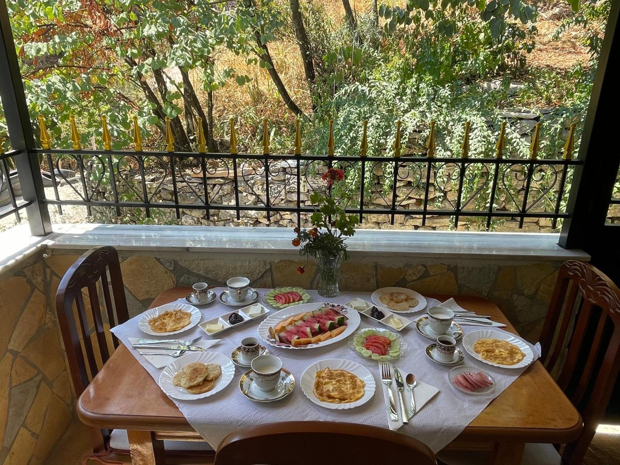Latifi Guesthouse Gjirokastër 外观 照片